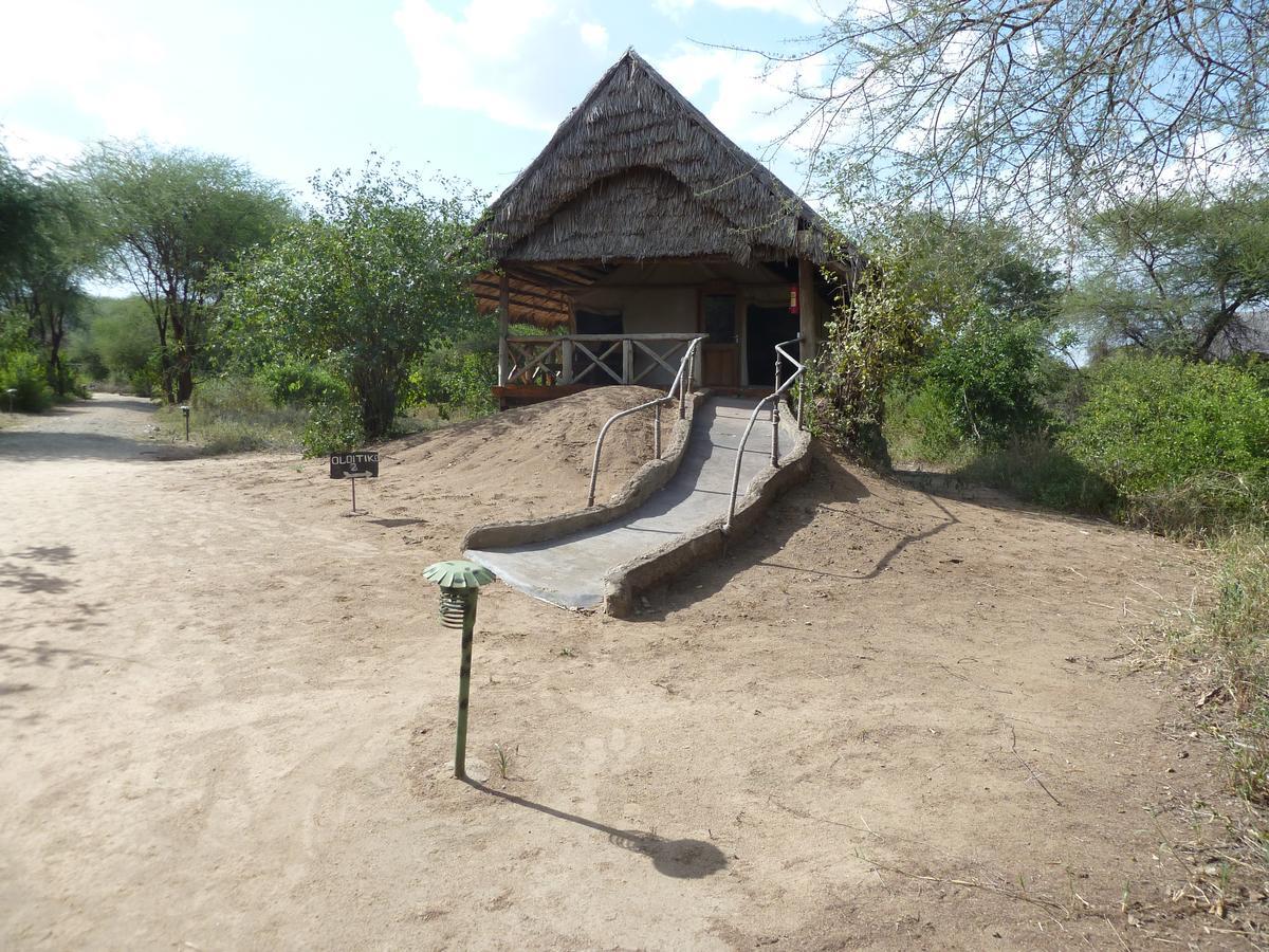 Roika Tarangire Tented Lodge Kwa Kuchinia Bagian luar foto